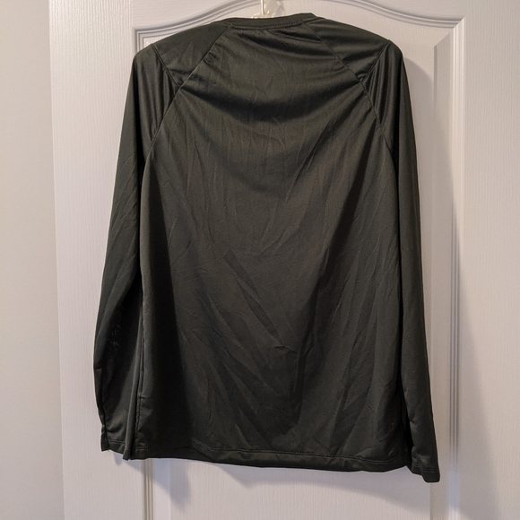 **flawed** NWT boys XL Nike long sleeved dri fit shirt - Picture 2 of 6